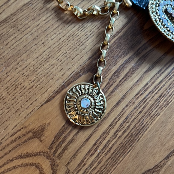 Women’s gold and jewelled belt - Picture 4 of 7